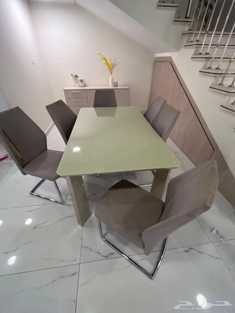 طاولة طعام 6 كراسي ودولاب بوفيه 4
