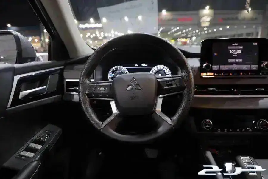 ميتسوبيشي اوتلاندر نص فل بانوراما جلد اربعة سلندر موديل 2024 14