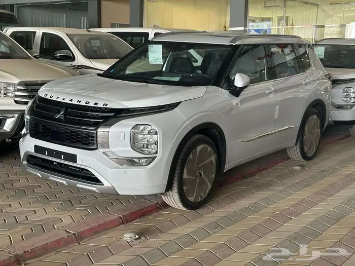 ميتسوبيشي اوتلاندر بريميوم 2025 سعودي 5