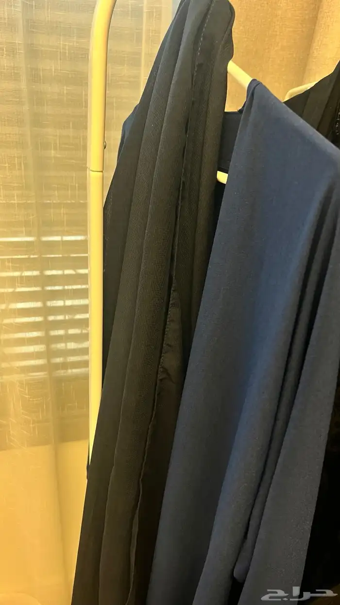 عبايات جديده غير ملبوسه الالوان بني وأزرق مقاس 54 3