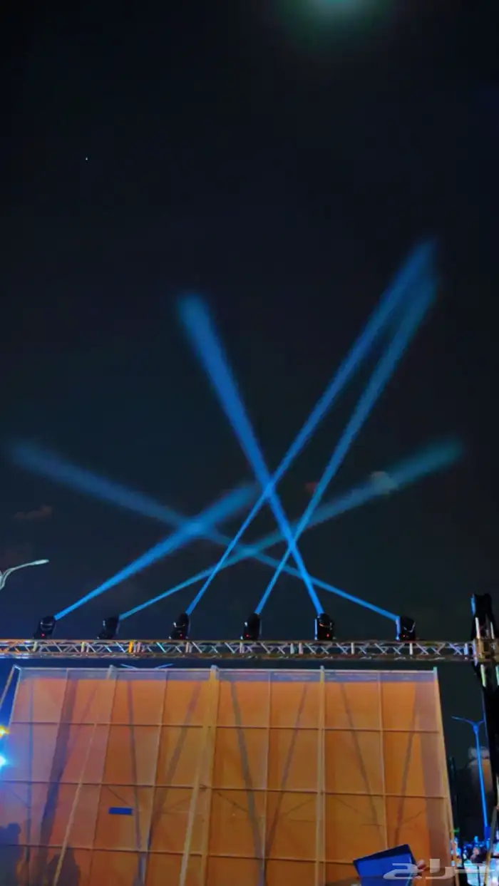 افتتاحات. اضاءات. شاشات. مسرح. شرار. ليازر 3