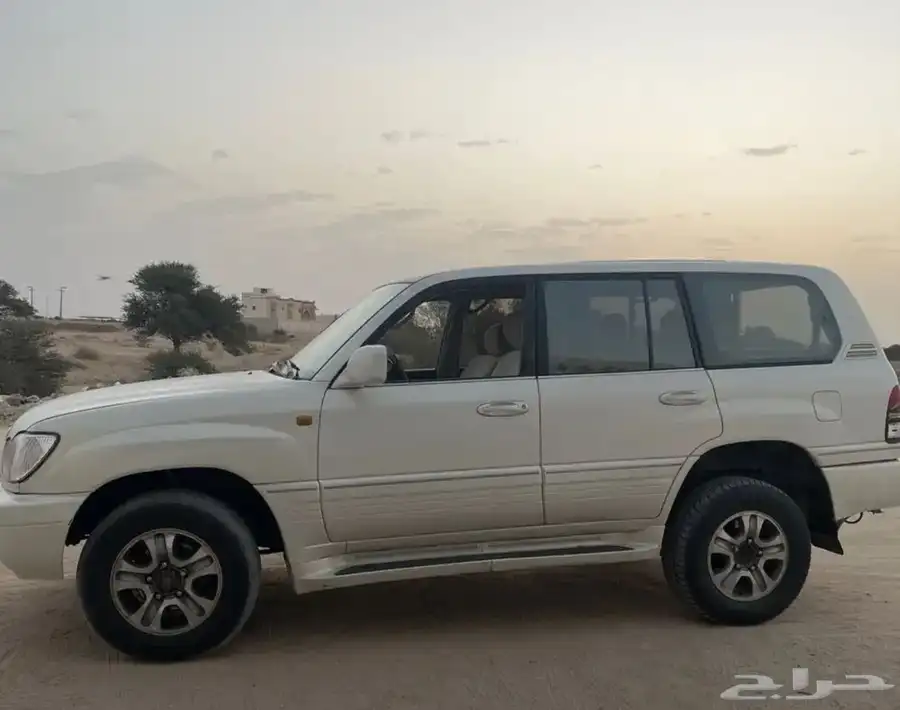 لكزس LX 2002 أمريكي للبيع على السوم   مع لوحة شبه مميزة 3