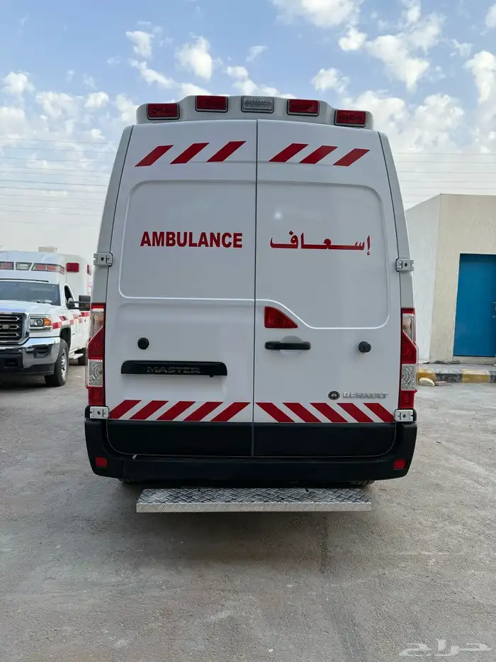 سياره اسعاف رينو ماستر2025 4