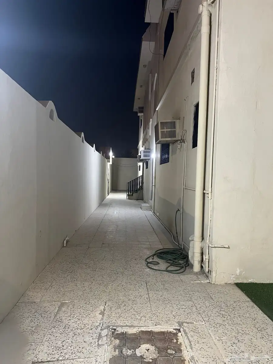 فله للبيع او الاستثمار على زاوية شارعين تجاريه عرض 30 6