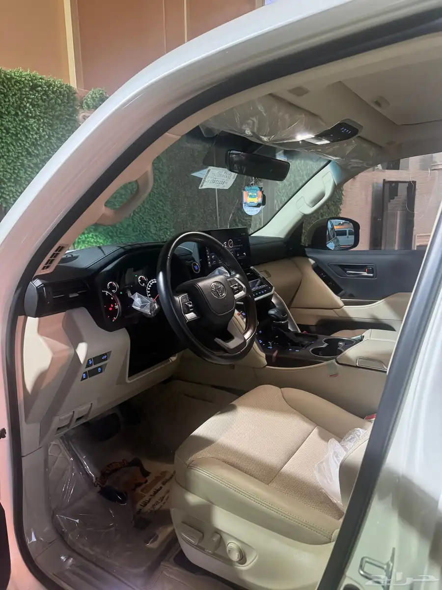 للبيع لاندكروزر GXR 2024 الفئه 4 10