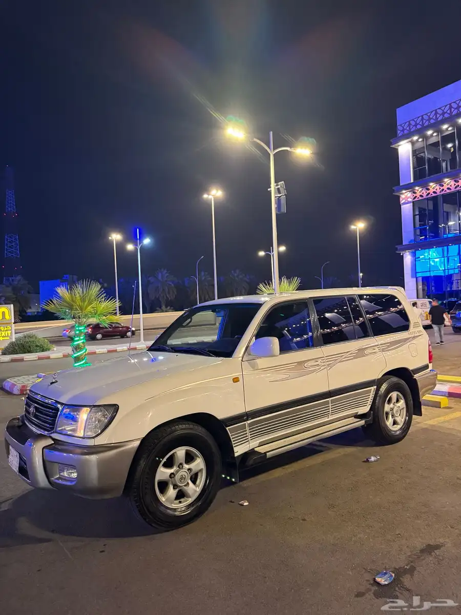 جيب لاندكروزر 2002 ابيض وكالة 5