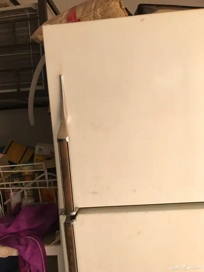ثلاجه وفريزر اصليه اخو الجديد يبيه جلده باب فقط 0