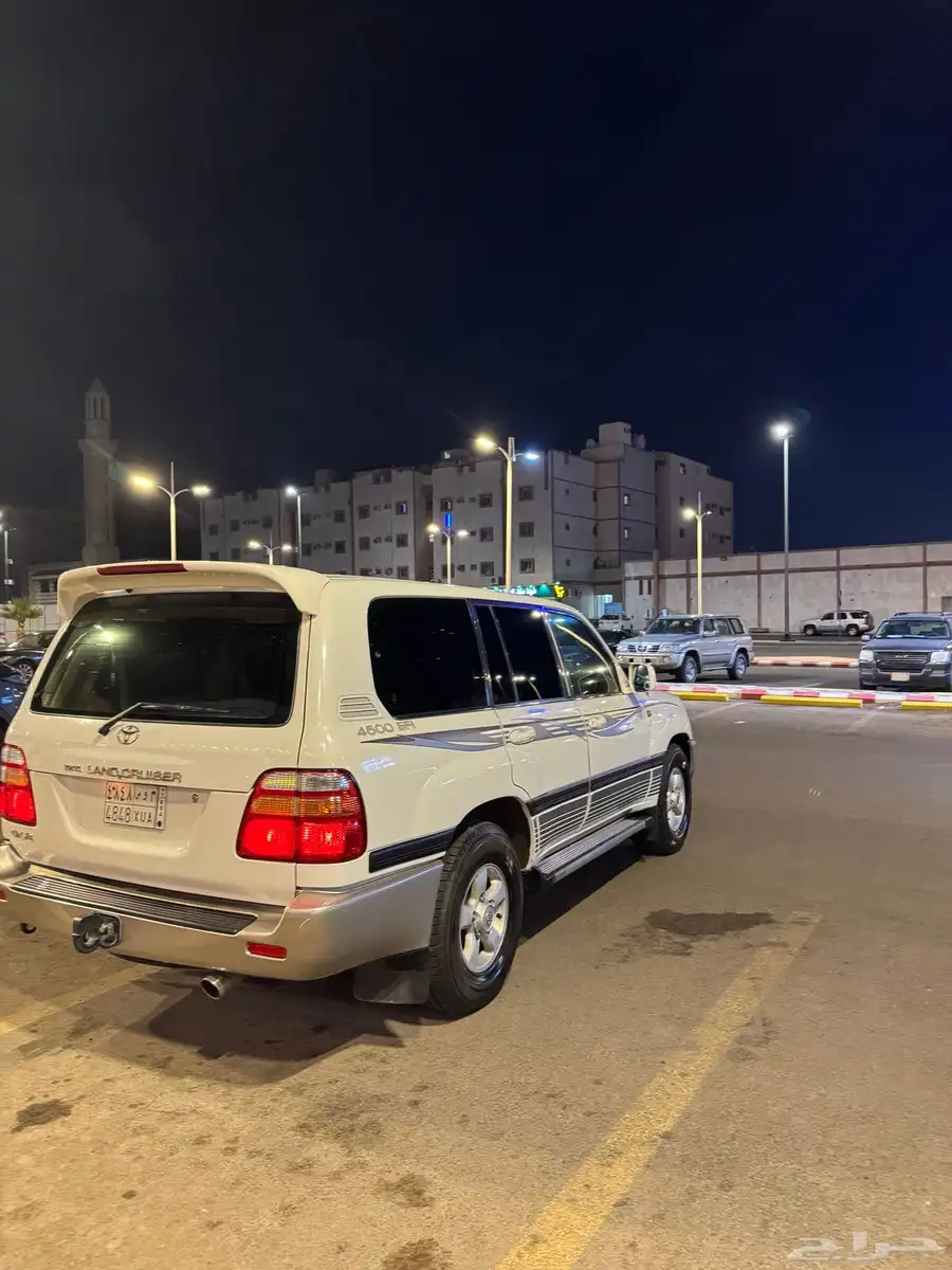جيب لاندكروزر 2002 ابيض وكالة 2