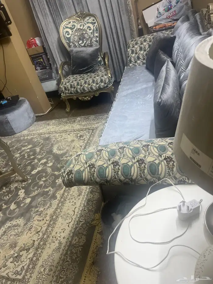 كنب نظيف 3 كبيره و4مفرد 1