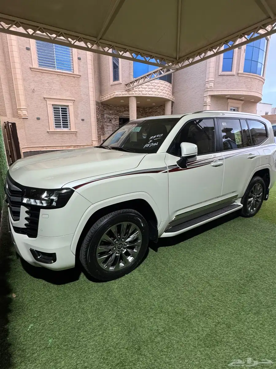 للبيع لاندكروزر GXR 2024 الفئه 4 9