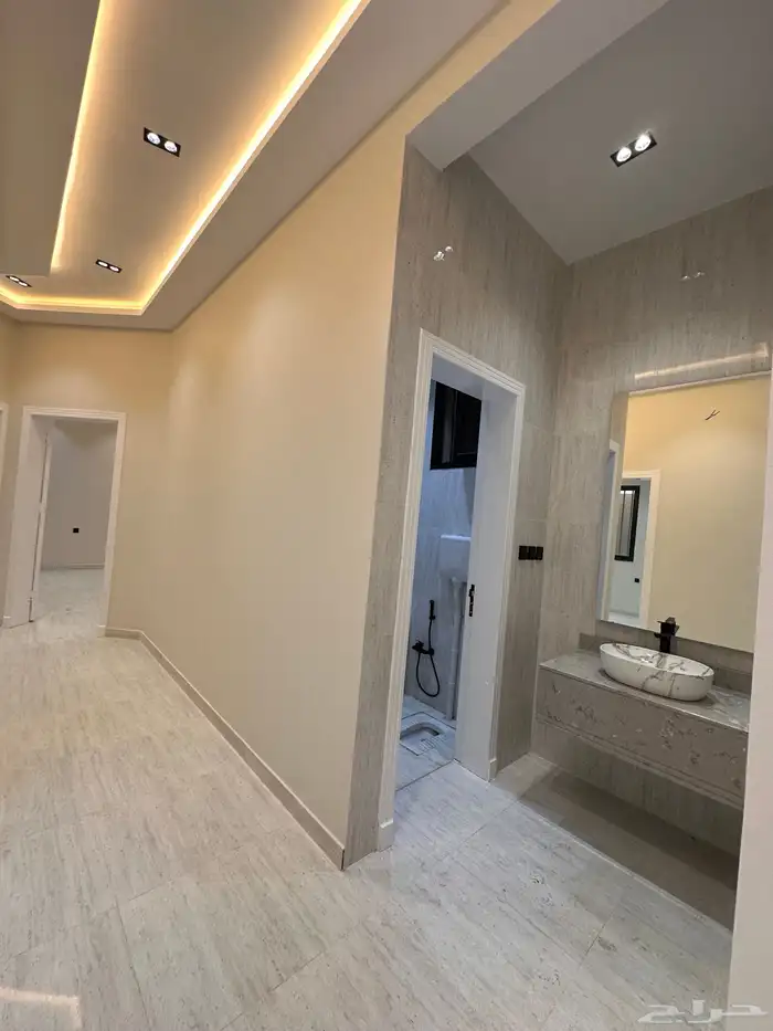 ادوار ارضي مقابل نادي ضمك بين ابها والخميس وقرب مطار ابها 13