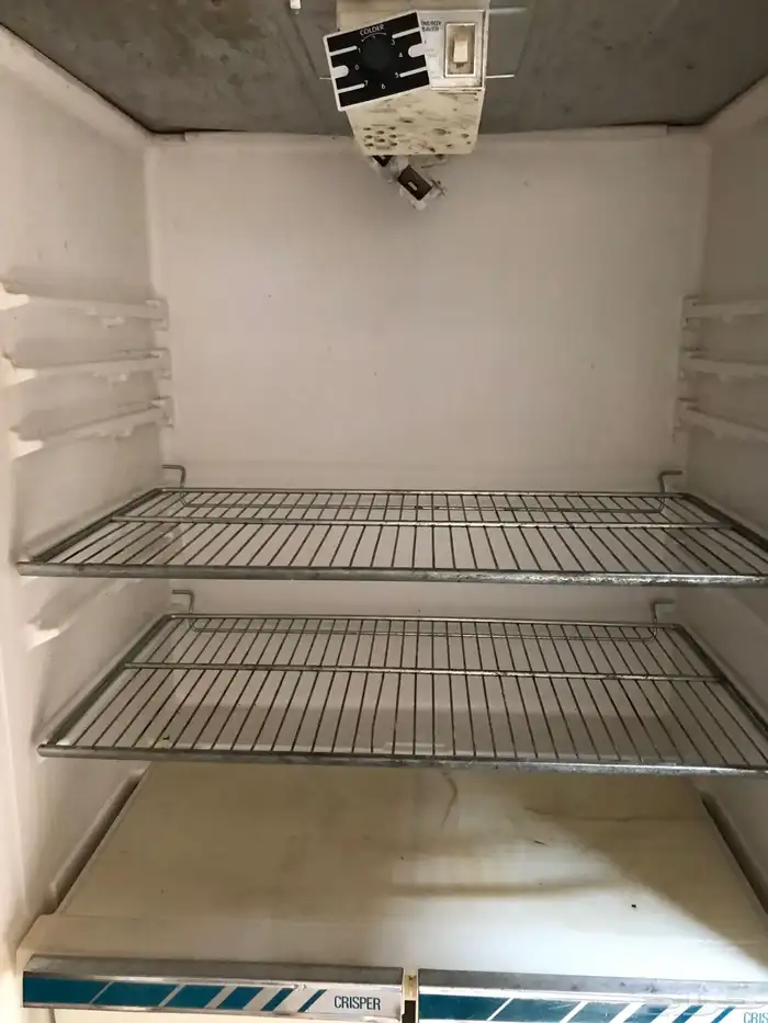 ثلاجه وفريزر اصليه اخو الجديد يبيه جلده باب فقط 1