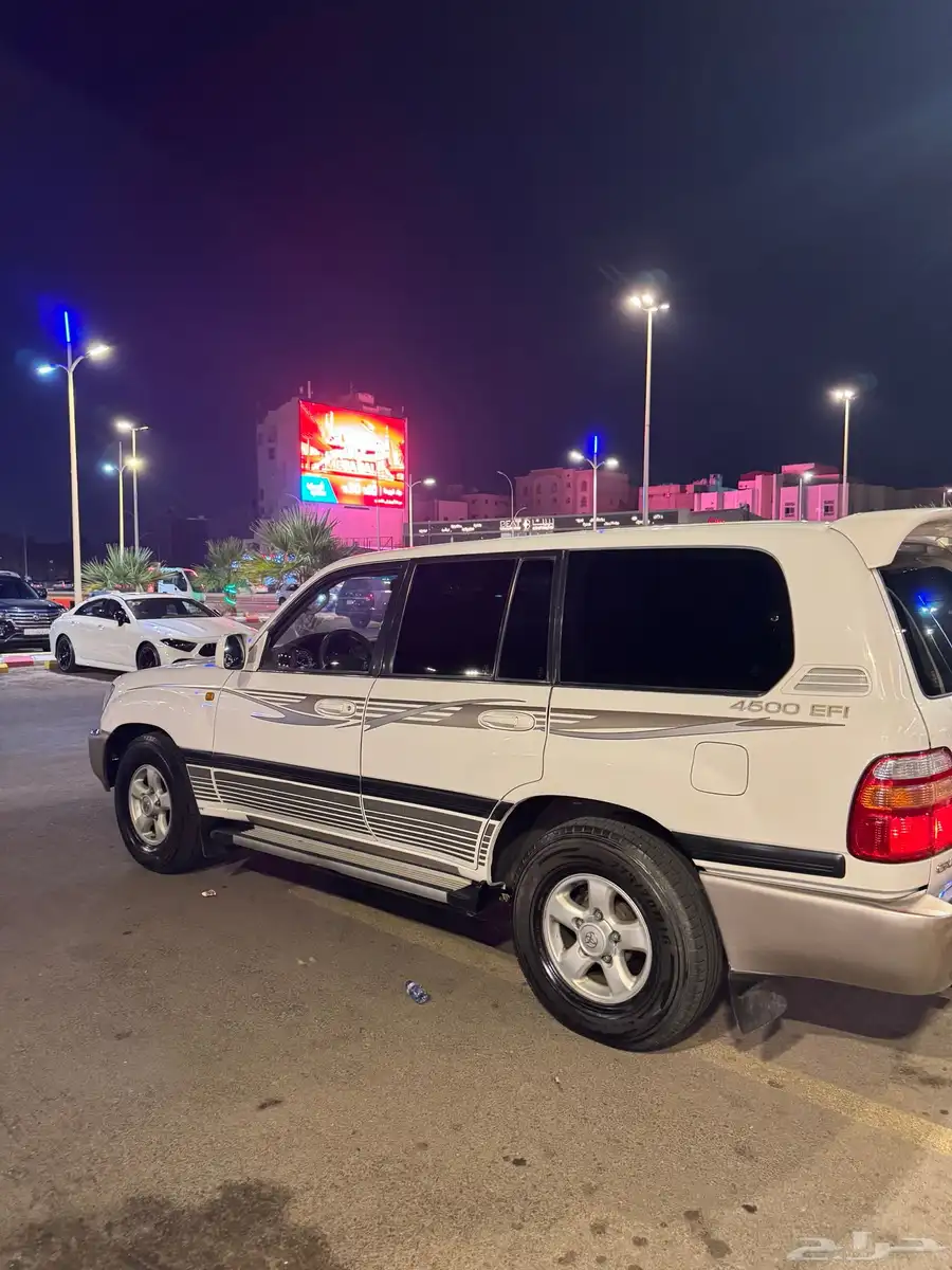 جيب لاندكروزر 2002 ابيض وكالة 3