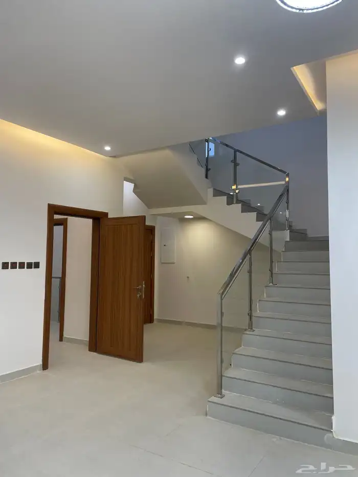 دور تاون هاوس علوي للبيع حي الجنادرية _ المعالي 4