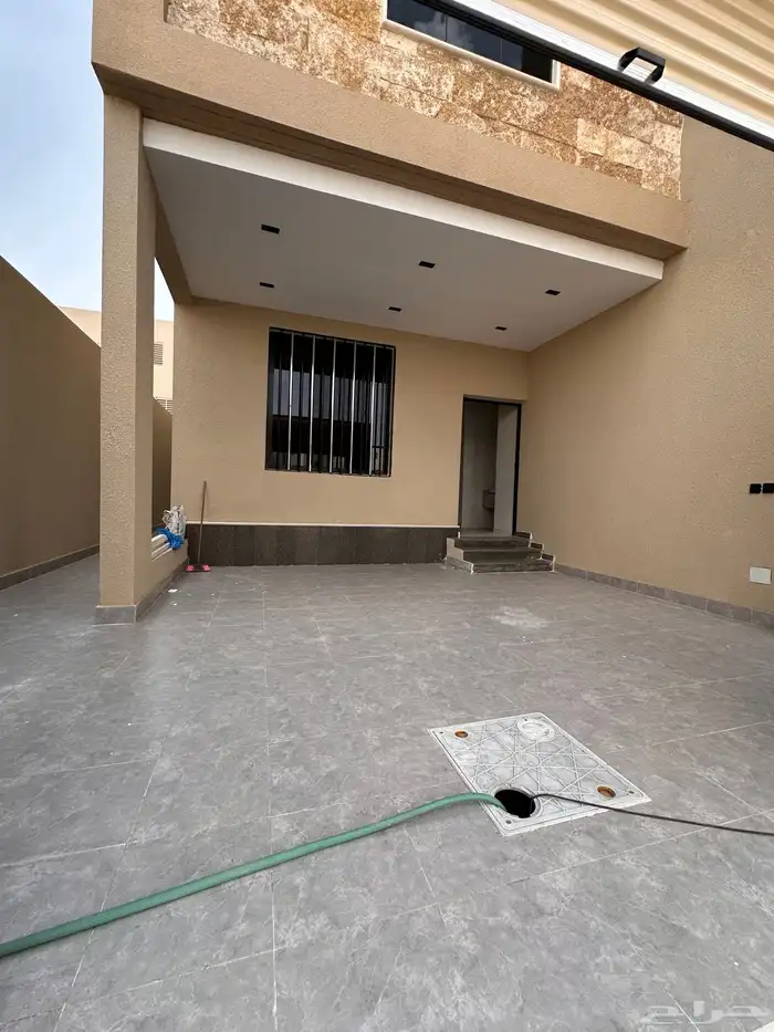 ادوار ارضي مقابل نادي ضمك بين ابها والخميس وقرب مطار ابها 1