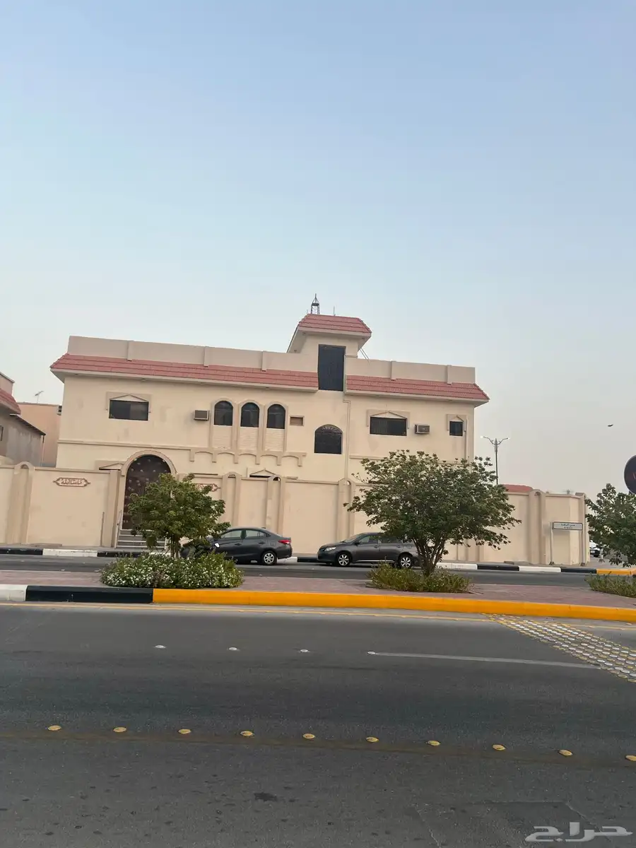 فله للبيع او الاستثمار على زاوية شارعين تجاريه عرض 30 0