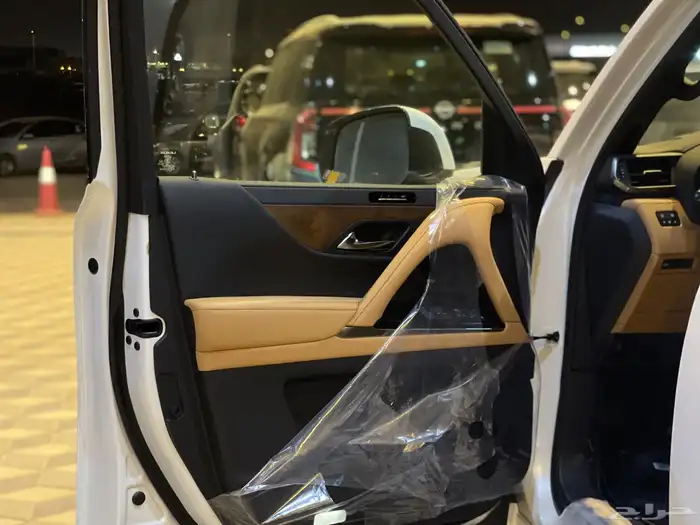 لكزس بي بي LX600 8