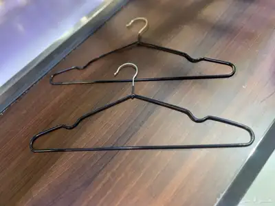 علاقات ملابس وشماعات جمله 6