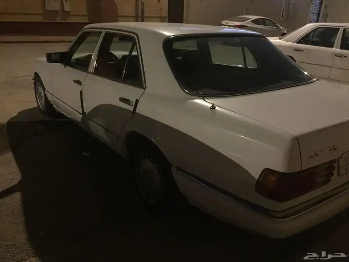 مرسيدس موديل 1988 لون ابيض مقاس 300 2