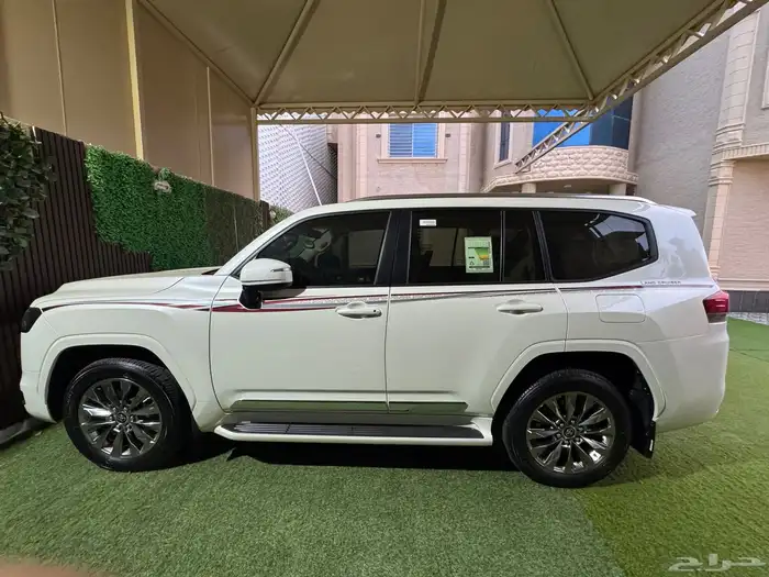 للبيع لاندكروزر GXR 2024 الفئه 4 1