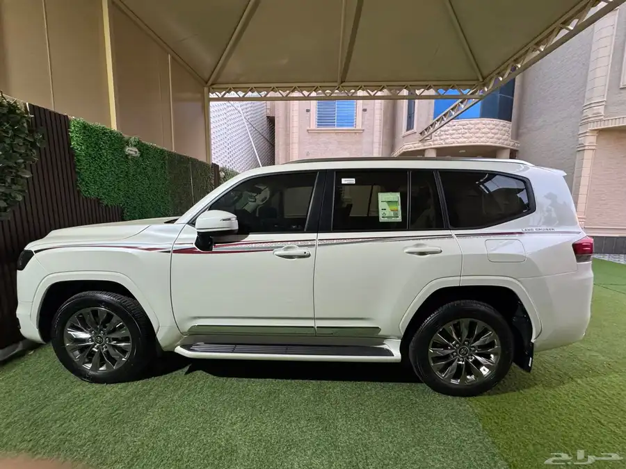للبيع لاندكروزر GXR 2024 الفئه 4 1