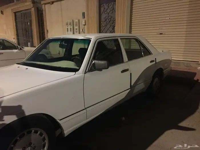 مرسيدس موديل 1988 لون ابيض مقاس 300 0