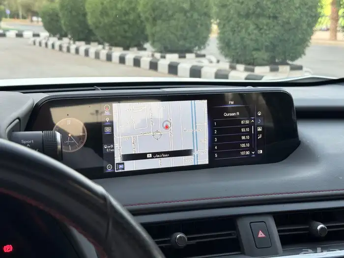 لكزس UX200 Fsport موديل 2021 16