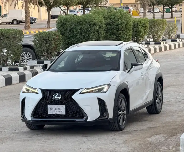 لكزس UX200 Fsport موديل 2021 1