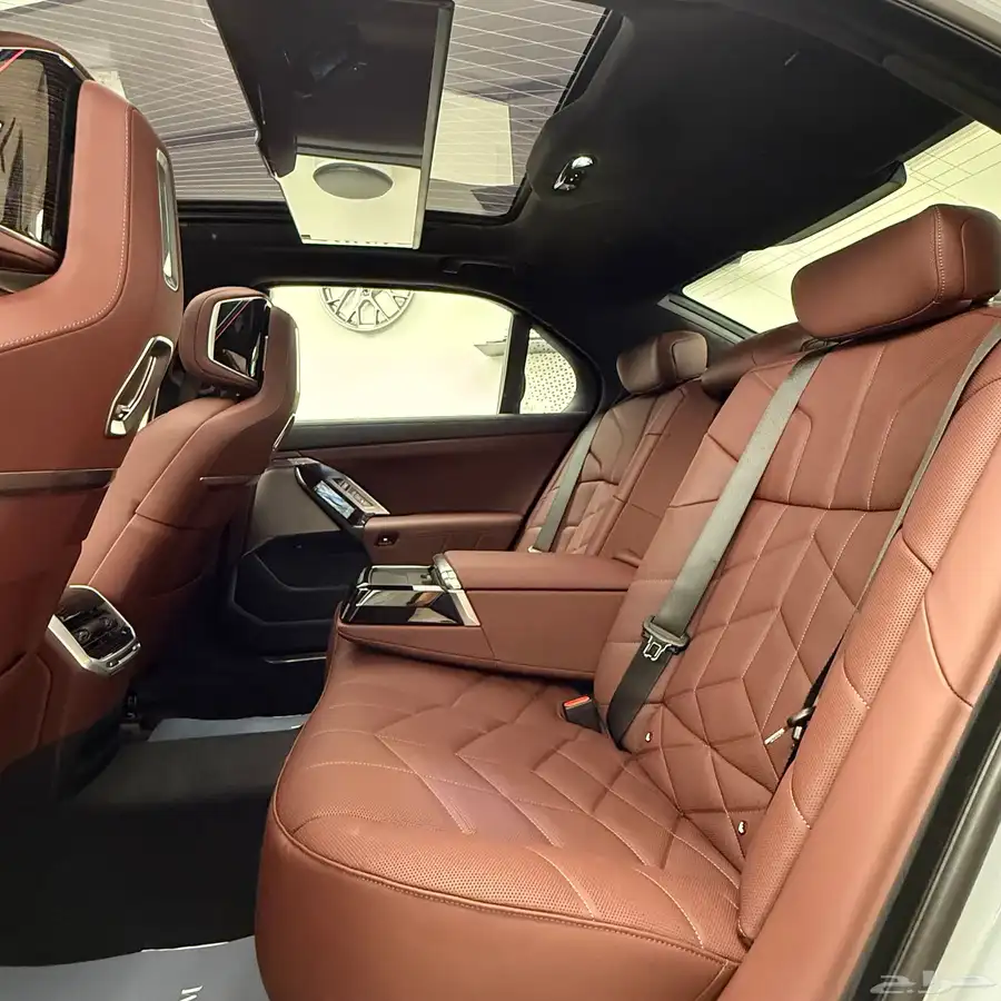 2025 NEW BMW 735i 9