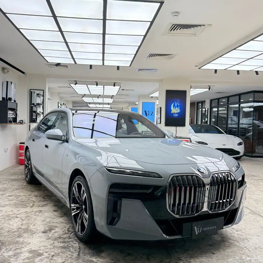 2025 NEW BMW 735i 4