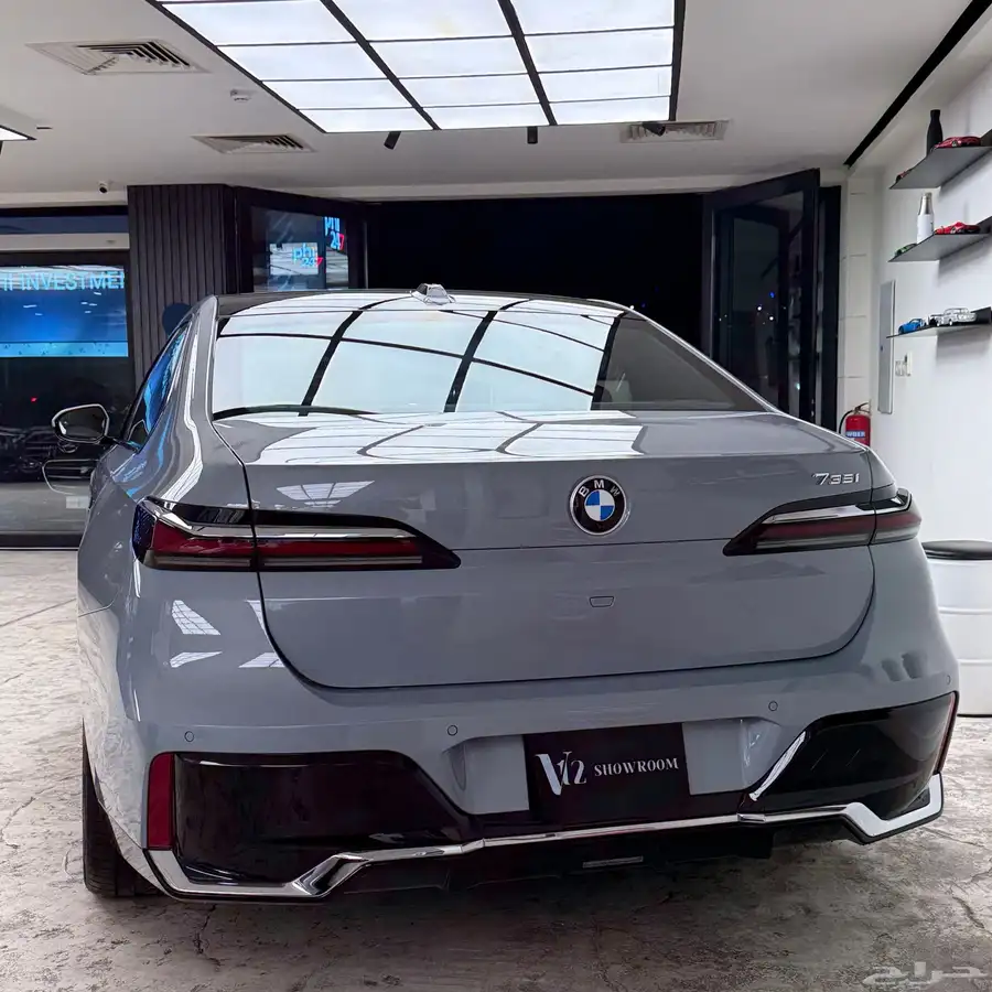 2025 NEW BMW 735i 3