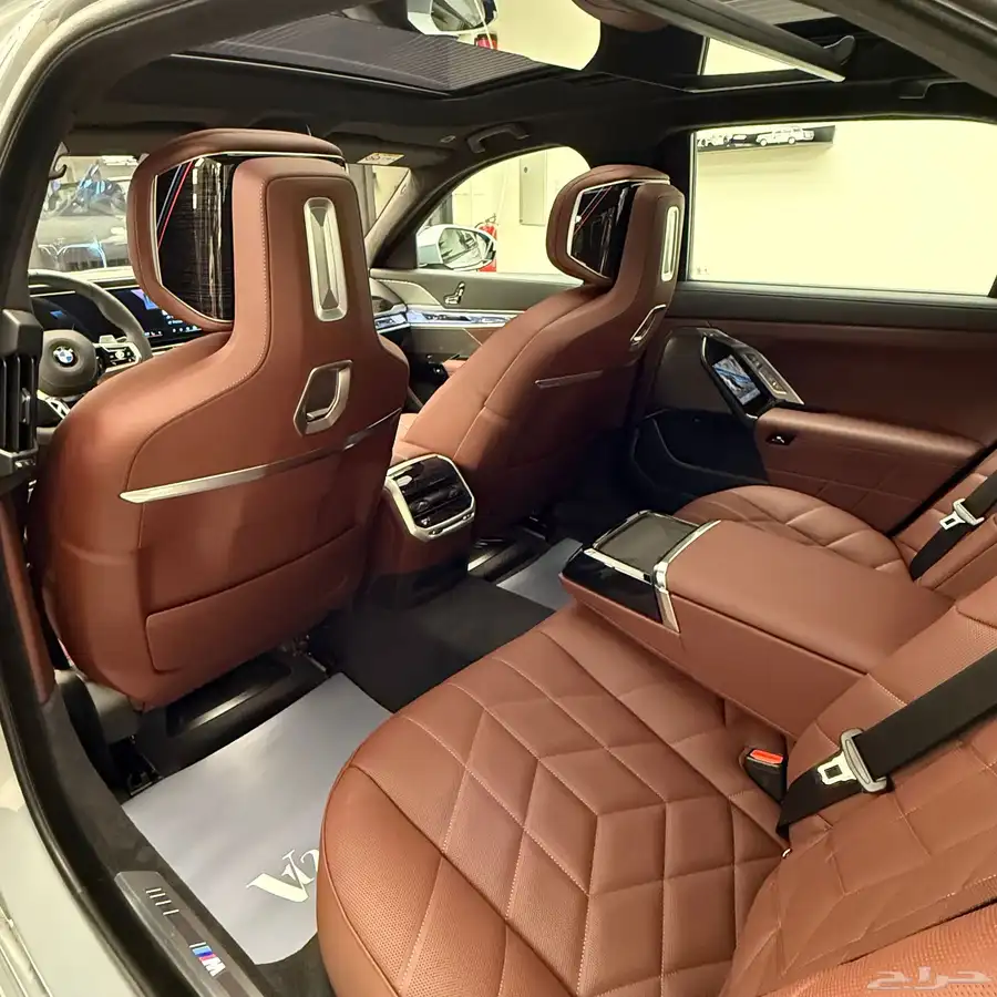 2025 NEW BMW 735i 8