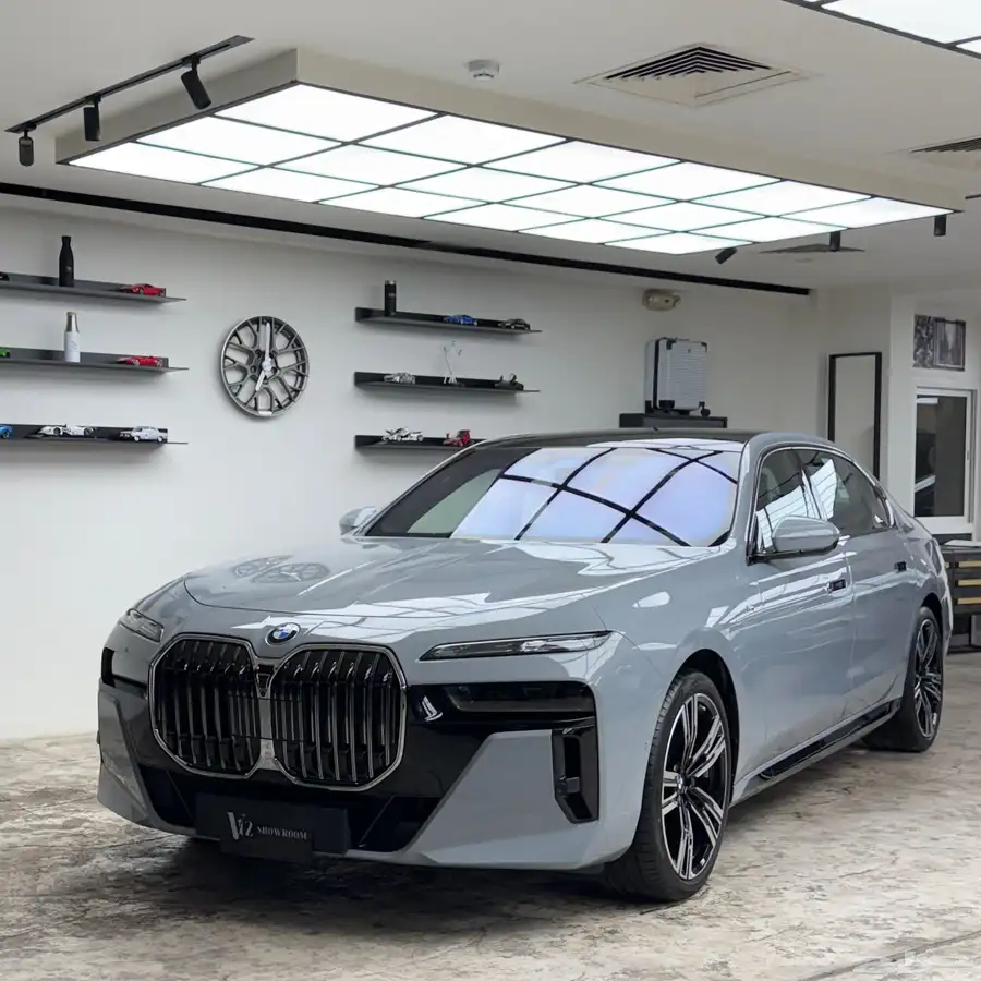 2025 NEW BMW 735i 1