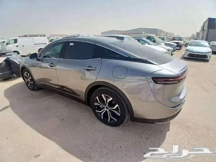 تويوتا كراون بريميوم مستخدم شبه جديد 2023 1