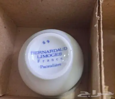 طقم فناجيل قهوة عربية من ليموج (Bernardaud) بشعار الإمارات 6