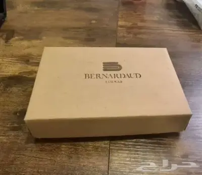 طقم فناجيل قهوة عربية من ليموج (Bernardaud) بشعار الإمارات 1