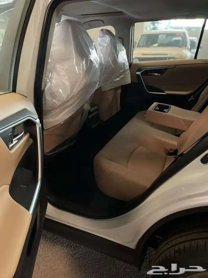 تويوتا راف فور XLE بنزين 2025 متاح اقساط و كاش 4