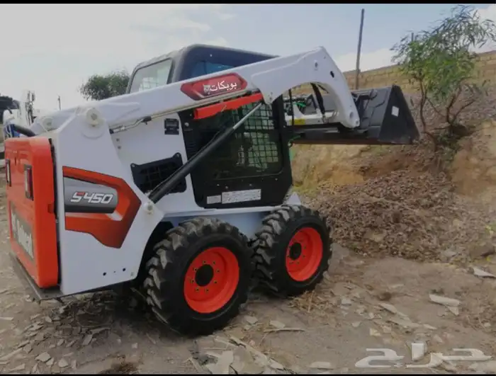 جي سي بي حفار JCB باكهولودر (للايجار الشهري) Bobcat 2