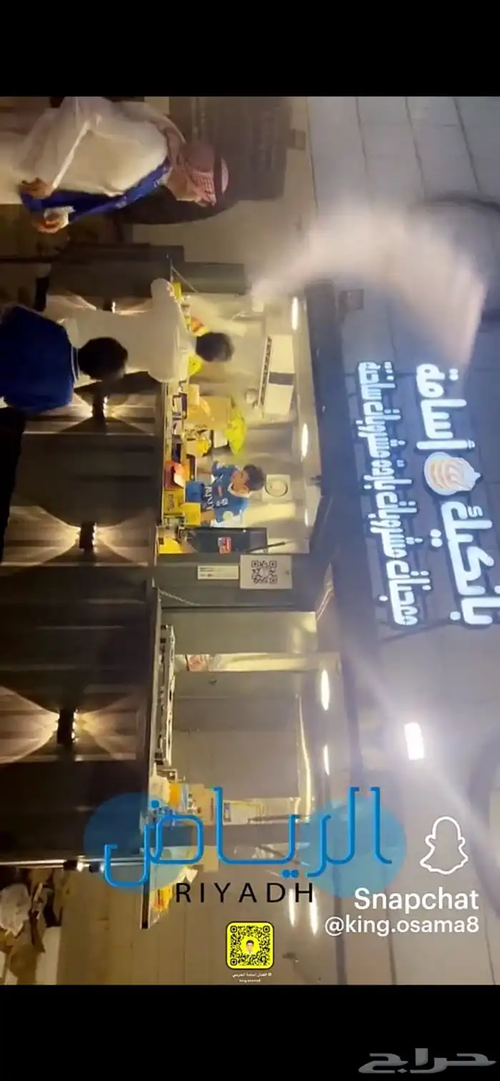 للبيع فود ترك الطول 4 والعرض 2 والارتفاع مترين ونصف 7