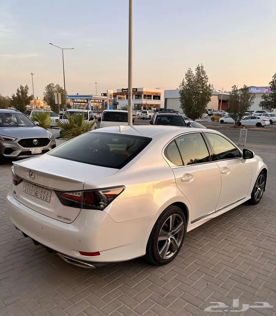 لكزس GS350 2018 29