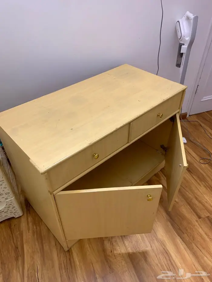 دولاب تسريحه ومدخل كبير للبيع خشب أصلي مقاس 110 56 2