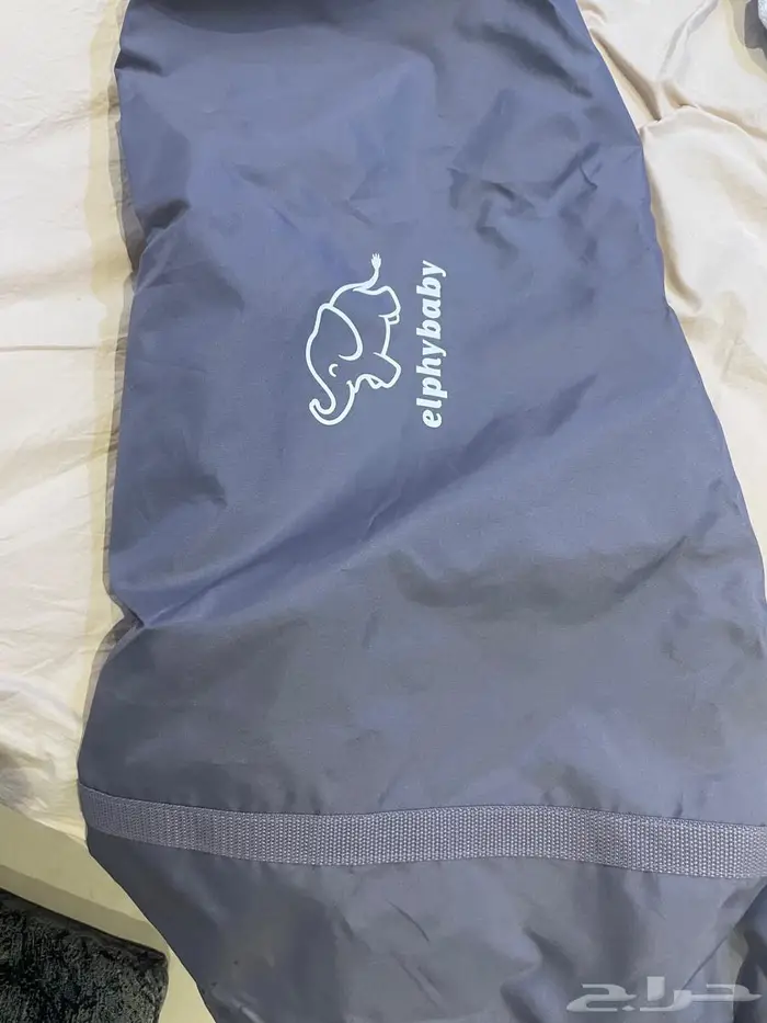 سرير اطفال نظيف بحالة ممتازة معه غطاءة 4