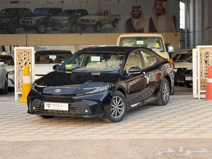 تويوتا كامري E بنزين 2025 سعودي هيبة من النظرة الأولي 3