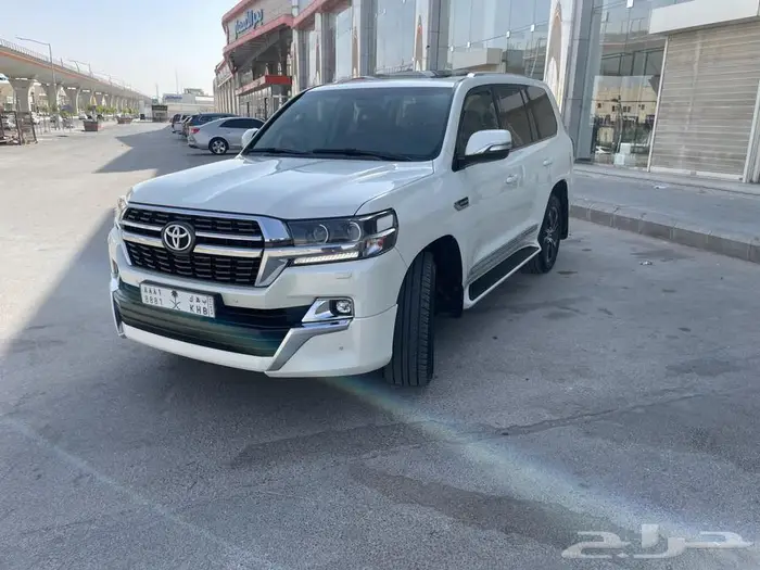 لاندكروزر 8 سلندر GXR فل قرناد تورنق ماشي 71 الف 0