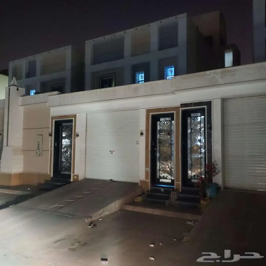 فيلا للبيع حي العزيزية الرياض عليها كود 14
