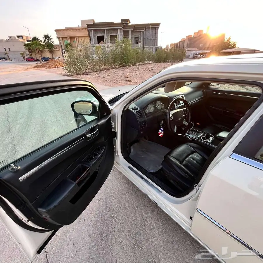 كرايزلر 300C HEMI 2010   محرك 5.7L V8 9