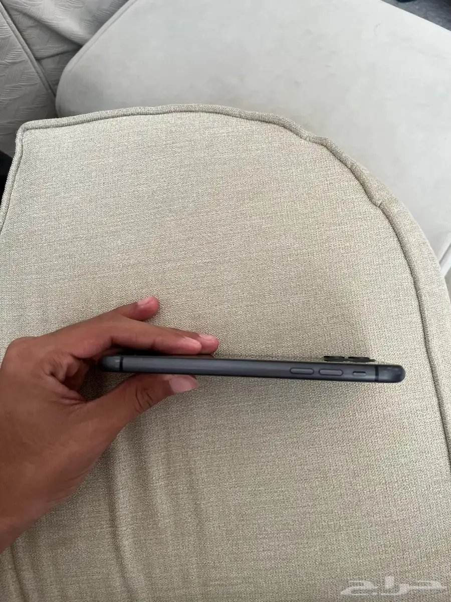 ايفوان 11 ما انفك و كرتونه معها 7