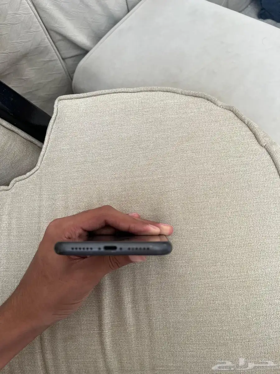 ايفوان 11 ما انفك و كرتونه معها 8