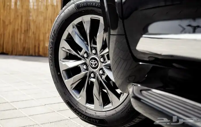 للبيع جنوط وكفرات لاندكروزر 2022 فل كامل 0