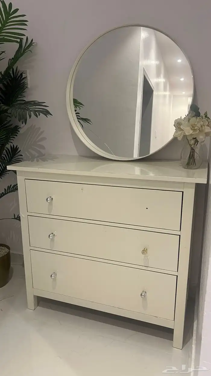 طاوله مع مرايه لمدخل او تسريحه 0